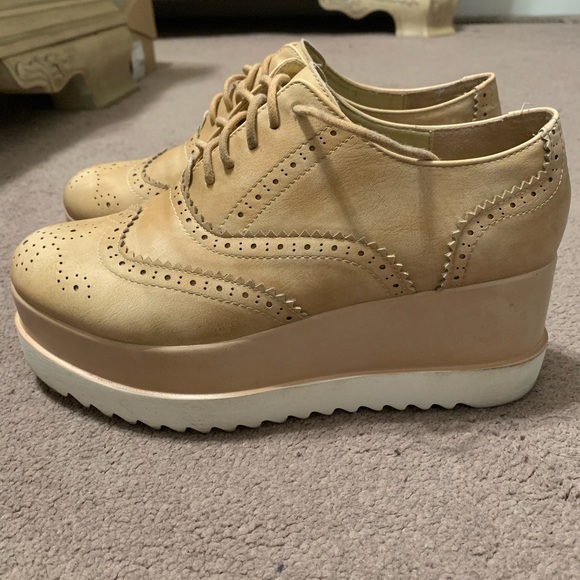 Sneaker Platforms - Picture 1 of 4